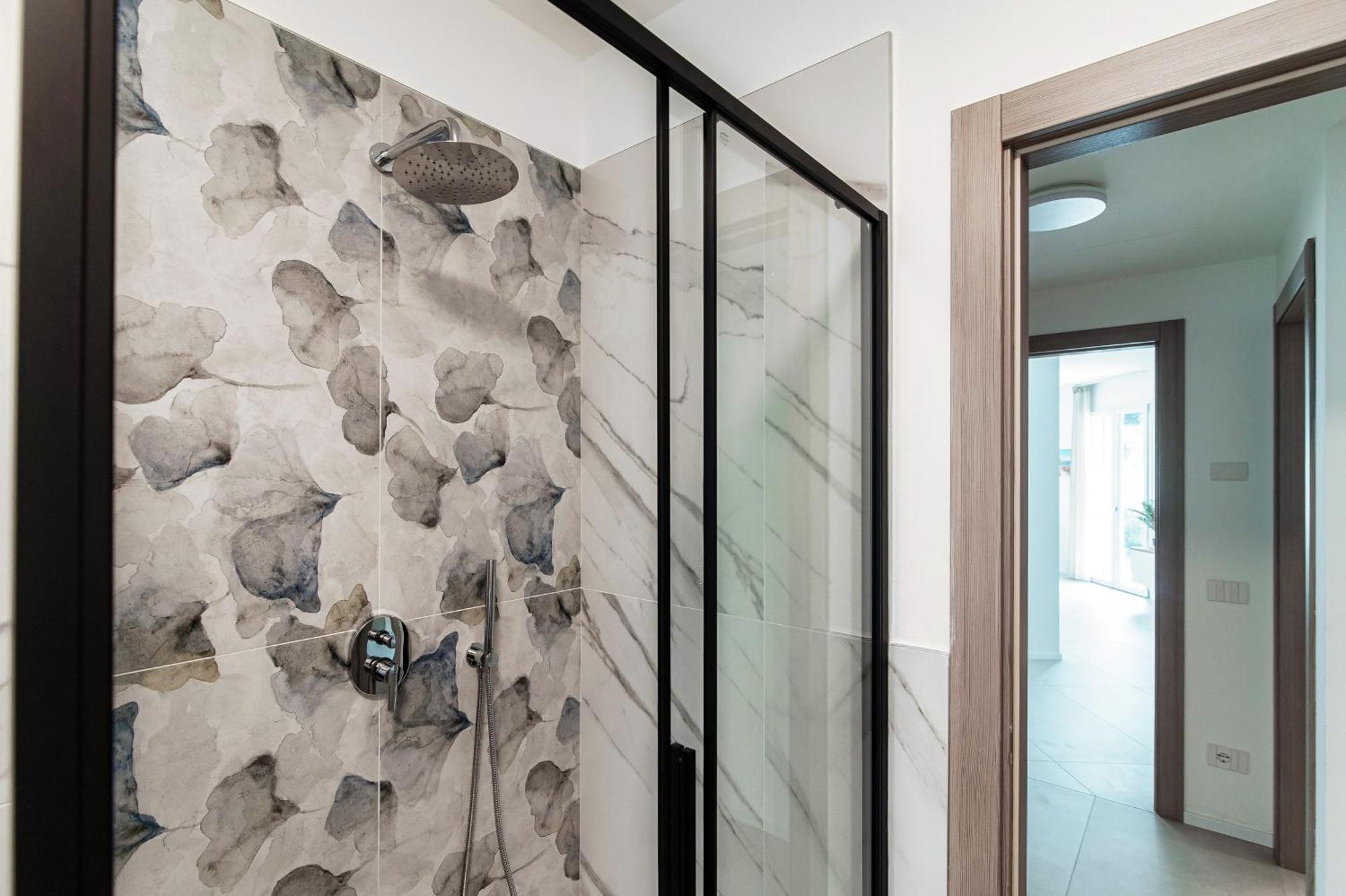 Lario Suite Apartments By Quokka 360 - With Parking Next To Como City Buitenkant foto